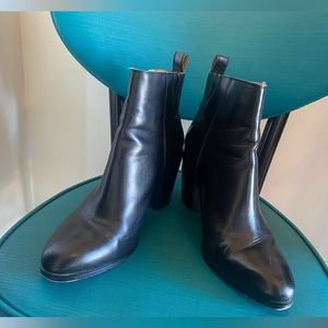Gap black heeled boots  size 10 great condition